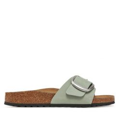 Klapki Birkenstock. Zielone klapki Birkenstock, bez wzorów, bez obcasa, bez zapięcia. Za 539.99 zł.
