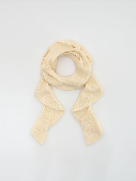 Wąski szal z dodatkiem alpaki - kremowy. Białe szaliki i kominy Reserved, bez wzorów. Za 119.99 zł.