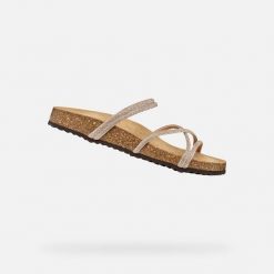 Sandały GEOX D BRIONIA R Złoty. Czerwone sandały Geox, bez wzorów, z syntetyku, bez obcasa, bez zapięcia. Za 315.99 zł.