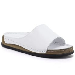 Skórzane klapki damskie na platformie białe T.Sokolski L309. Białe klapki T.Sokolski, bez wzorów, ze skóry, bez obcasa, na platformie, bez zapięcia. Za 219.99 zł.