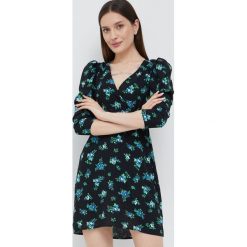 Vero Moda sukienka kolor czarny mini prosta. Czarne sukienki Vero Moda, na co dzień, l, bez wzorów, z tkaniny, bez kołnierzyka, bez ramiączek, mini, proste. W wyprzedaży za 134.99 zł.