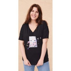 T-Shirt Damski Efekt Motyla Plus Size Czarny. Czarne t-shirty blue shadow, plus size, z aplikacjami, z bawełny, bez kołnierzyka, bez ramiączek. Za 159.90 zł.