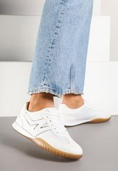 Białe Sneakersy Tenisówki z Ozdobną Boczną Naszywką Ranilsa. Białe trampki Born2be, z aplikacjami, z jeansu, eleganckie, bez zapięcia. W wyprzedaży za 84.99 zł.