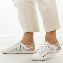 Białe skórzane półbuty damskie barefoot Jezzi Ol38-6. Białe półbuty wsuwane Jezzi, na jesień, w ażurowe wzory, z jeansu, klasyczne, bez obcasa, na płaskiej podeszwie. Za 239.00 zł.