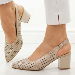 Złote skórzane ażurowe czółenka damskie Jezzi 2263A-5. Żółte czółenka Jezzi, na lato, w ażurowe wzory, ze skóry, casualowe, bez obcasa, na słupku, bez zapięcia. Za 219.00 zł.