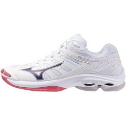 Damskie buty halowe Mizuno Wave Voltage. Białe buty do biegania Mizuno, bez wzorów, bez zapięcia, do biegania, mizuno wave. W wyprzedaży za 398.70 zł.