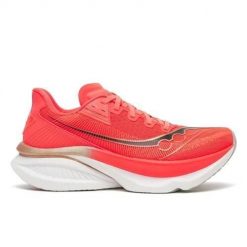Buty do biegania damskie Saucony S1013481033. Czerwone buty do biegania Saucony, bez wzorów, bez zapięcia, do biegania. Za 929.99 zł.