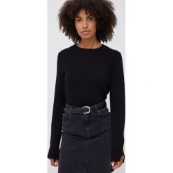 Sisley sweter z domieszką kaszmiru damski kolor czarny lekki. Czarne swetry Sisley, s, bez wzorów, z dzianiny, bez ramiączek. W wyprzedaży za 224.99 zł.