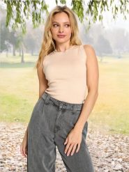 Sweter bez rękawów - kremowy. Białe swetry Sinsay, l, bez wzorów, prążkowane, bez ramiączek. Za 25.99 zł.