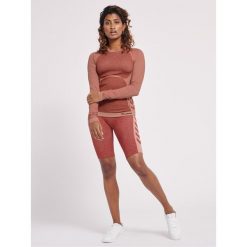 Damska koszulka z długim rękawem Hummel Clea. Czerwone bielizna termoaktywna damska Hummel, bez wzorów, bez ramiączek, na jogę i pilates. Za 191.00 zł.