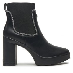 Botki Liu Jo. Czarne botki Liu Jo, bez wzorów, bez obcasa, na słupku, bez zapięcia. Za 599.99 zł.