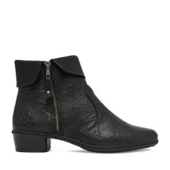 Botki Rieker. Czarne botki Rieker, bez wzorów, bez obcasa, na słupku, bez zapięcia. Za 399.99 zł.