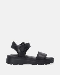 KLASYCZNE CZARNE SANDAŁY DAMSKIE 2740 101 BLACK. Czarne sandały Venezia, bez wzorów, ze skóry, klasyczne, bez obcasa, bez zapięcia. Za 279.00 zł.