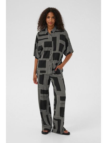 Kaffe Koszula w kolorze czarnym rozmiar: 42. Czarne koszule Kaffe, bez wzorów, bez kołnierzyka, bez ramiączek. Za 140.20 zł.