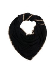 ONLY Chusta trójkątna w kolorze czarnym rozmiar: onesize. Czarne chusty ONLY, bez wzorów. Za 78.66 zł.