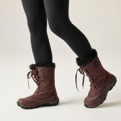 Damskie buty trekkingowe Regatta Kirkwood. Brązowe trekkingi Regatta, bez wzorów, bez zapięcia, do biegania. Za 391.30 zł.