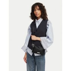 Torebka KARL LAGERFELD. Czarne kopertówki KARL LAGERFELD, bez wzorów, wizytowe, bez dodatków. Za 649.99 zł.