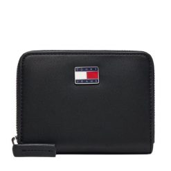 Portfel Tommy Jeans. Czarne portfele Tommy Jeans, bez wzorów, z jeansu. Za 169.99 zł.