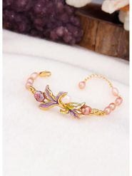 L'Atelier de Gaia Pozłacana bransoletka z perłami rozmiar: onesize. Białe bransoletki L'Atelier de Gaia, z perłą, pozłacane. Za 187.52 zł.