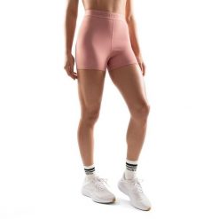 Damskie krótkie legginsy treningowe Fitness Siroko Hutt. Brązowe legginsy SIROKO, bez wzorów, z materiału, krótkie. W wyprzedaży za 63.00 zł.