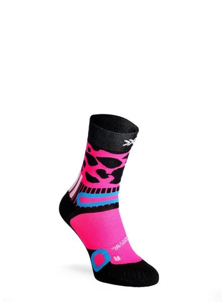 Skarpety turystyczne X-Socks Hike Discover Crew. Czerwone skarpetki X-Socks, bez wzorów, z materiału. Za 99.99 zł.
