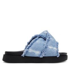 Klapki Inuikii. Niebieskie klapki Inuikii, bez wzorów, z jeansu, bez obcasa, bez zapięcia. Za 629.99 zł.