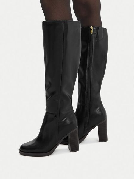 MEXX Kozaki EO-MI001804563W-01 Czarny. Czarne kozaki Mexx, bez wzorów, bez obcasa, na słupku, bez zapięcia. Za 429.99 zł.