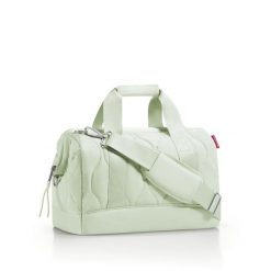 Torba ALLROUNDER M, puffer iced matcha. Torby podróżne Reisenthel, bez wzorów, z poliamidu, na ramię, pikowane. Za 313.00 zł.