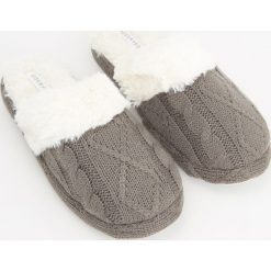 Kapcie - Szary. Szare kapcie Reserved. Za 49.99 zł.