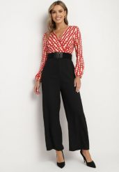 Czerwono-Czarny Wzorzysty Kombinezon Kopertowy z Prostymi Nogawkami i Elastycznym Paskiem Tinadorae. Czerwone sukienki Born2be, na co dzień, l, bez wzorów, eleganckie, bez kołnierzyka, bez ramiączek, kopertowe. Za 64.99 zł.