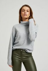 Sweter z golfem i długimi rękawami szary. Szare swetry MOODO, l, bez wzorów, z elastanu, bez ramiączek. W wyprzedaży za 35.99 zł.