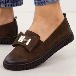 Czekoladowe skórzane Polskie półbuty damskie Deoni D057. Brązowe półbuty wsuwane Deoni, na jesień, z aplikacjami, ze skóry, casualowe, z okrągłym noskiem, bez obcasa, na płaskiej podeszwie. Za 429.00 zł.