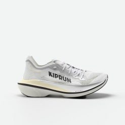 Buty do biegania damskie Kiprun KD900X LD 2. Białe buty do biegania KIPRUN, bez wzorów, bez zapięcia, do biegania. Za 799.99 zł.