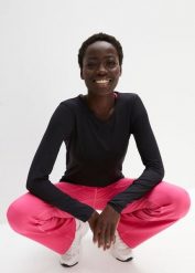 Długi T-shirt sportowy, szybkoschnący. Czarne t-shirty sportowe bonprix, bez wzorów, bez ramiączek. Za 64.99 zł.