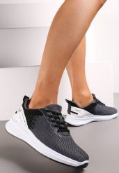 Czarne Buty Sportowe przed Kostkę z Przeszyciami Kersti. Czarne buty treningowe Renee, bez wzorów, przed kostkę, bez zapięcia, na fitness i siłownię. W wyprzedaży za 39.99 zł.