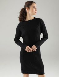 Czarna sukienka z dzianiny. Czarne sukienki Unisono, na co dzień, s, bez wzorów, z dzianiny, bez kołnierzyka, bez ramiączek, mini, proste. Za 239.00 zł.