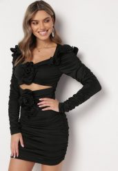 Czarna Drapowana Sukienka Mini z Rozcięciami i Kwiatami Jadinia. Czarne sukienki Born2be, s, z aplikacjami, eleganckie, bez kołnierzyka, bez ramiączek, mini. W wyprzedaży za 153.99 zł.
