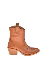 Moosefield Skórzane botki w kolorze jasnobrązowym rozmiar: 38. Brązowe botki Moosefield, bez wzorów, z materiału, eleganckie, bez obcasa, bez zapięcia. Za 211.66 zł.