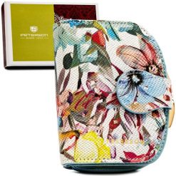 Mały portfel damski ze skóry naturalnej w kwiatowy wzór, zamykany biglem i zatrzaskiem - Peterson. Portfele Peterson, bez wzorów, ze skóry. Za 119.99 zł.