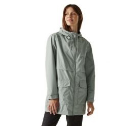 Kurtka przeciwdeszczowa damska Regatta Navaeh. Niebieskie kurtki przeciwdeszczowe Regatta, na zimę, bez wzorów, bez kaptura, trekkingowe. Za 239.99 zł.