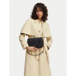 Torebka KARL LAGERFELD. Czarne kopertówki KARL LAGERFELD, bez wzorów, wizytowe, bez dodatków. Za 1,299.00 zł.