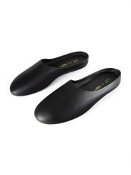 Loft37 Skórzane klapki "Allato" w kolorze czarnym rozmiar: 38. Czarne klapki loft37, bez wzorów, klasyczne, bez obcasa, bez zapięcia. Za 323.50 zł.