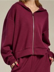 Rozpinana bluza z kapturem soft touch - czerwony. Czerwone bluzy Sinsay, l, bez wzorów, z dzianiny, bez ramiączek, z kapturem. Za 59.99 zł.