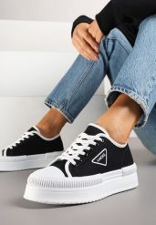 Czarne Trampki na Podwójnej Podeszwie z Ozdobnym Znaczkiem na Cholewce Alivrelia. Czarne trampki Renee, bez wzorów, bez zapięcia. W wyprzedaży za 75.99 zł.