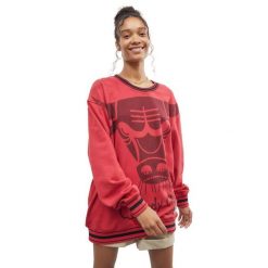 Bluza sportowa damska Mitchell&Ness NBA Chicago Bulls oversize. Czerwone bluzy bez kaptura Mitchell & Ness, m, bez wzorów, z bawełny, bez kaptura, do koszykówki. Za 229.00 zł.