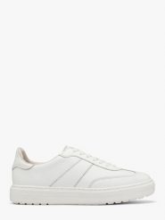 Białe buty sportowe na lekkim spodzie NORA. Białe buty sportowe lifestyle Ryłko, bez wzorów, ze skóry, bez zapięcia. Za 429.99 zł.