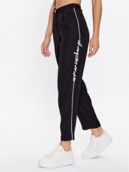 Armani Exchange Spodnie materiałowe 6RYP05 YN4LZ 1200 Czarny Regular Fit. Czarne spodnie materiałowe Armani Exchange, bez wzorów, z materiału. Za 1,409.00 zł.