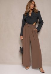 Brązowe Spodnie Garniturowe o Szerokim Kroju High Waist Ozdobione Paskiem Halanilia. Brązowe jeansy Renee, m, bez wzorów, z jeansu, eleganckie, z podwyższonym stanem. W wyprzedaży za 111.99 zł.