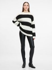 Orsay Legginsy w kolorze czarnym ze skóry syntetycznej rozmiar: S. Czarne legginsy Orsay, bez wzorów, ze skóry. Za 34.99 zł.