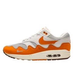 Buty do chodzenia dla dorosłych Air Max 1 Patta Monarch. Brązowe buty treningowe Nike, bez wzorów, z materiału, bez zapięcia, do biegania, nike air max. Za 1,381.75 zł.